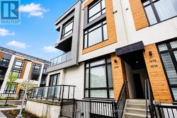 1240 - 10 DAVID EYER ROAD Richmond Hill, ON L4S 0N3