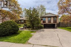 482 SHERIN Drive Oakville, ON L6L 4J5