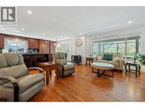101 2Nd Avenue, Keremeos, BC - Indoor Photo Showing Living Room