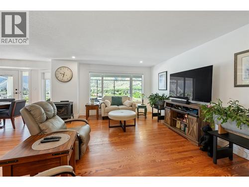 101 2Nd Avenue, Keremeos, BC - Indoor Photo Showing Living Room