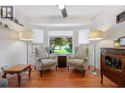 101 2Nd Avenue, Keremeos, BC - Indoor Photo Showing Living Room