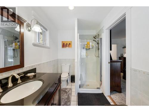 101 2Nd Avenue, Keremeos, BC - Indoor Photo Showing Bathroom