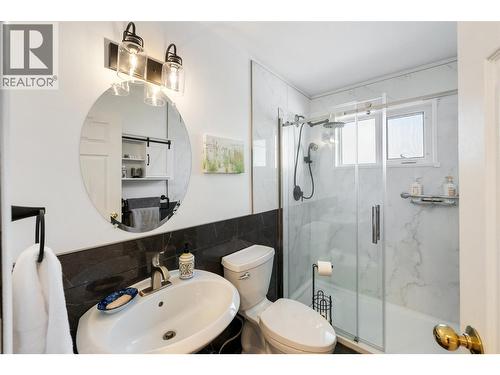 101 2Nd Avenue, Keremeos, BC - Indoor Photo Showing Bathroom