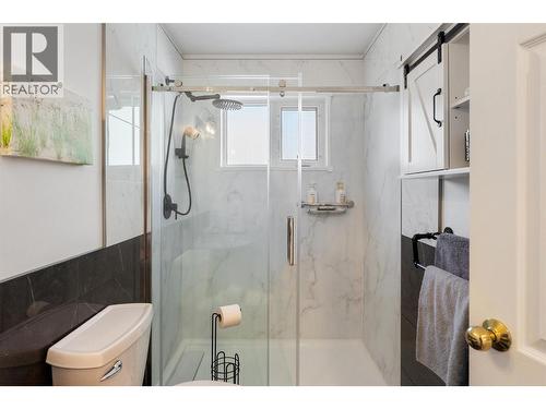 101 2Nd Avenue, Keremeos, BC - Indoor Photo Showing Bathroom