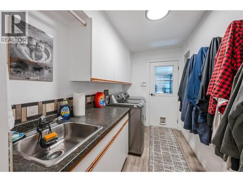 101 2Nd Avenue, Keremeos, BC - Indoor Photo Showing Kitchen