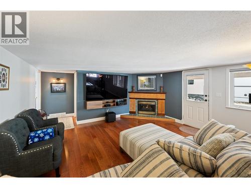 101 2Nd Avenue, Keremeos, BC - Indoor Photo Showing Living Room With Fireplace
