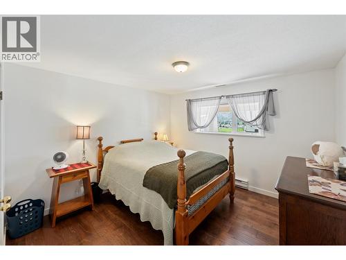 101 2Nd Avenue, Keremeos, BC - Indoor Photo Showing Bedroom