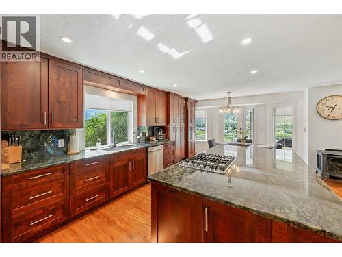101 2Nd Avenue, Keremeos, BC - Indoor Photo Showing Kitchen