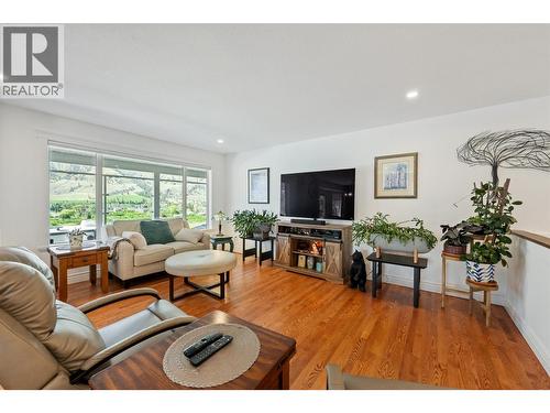 101 2Nd Avenue, Keremeos, BC - Indoor Photo Showing Living Room