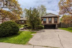 482 SHERIN DRIVE Oakville, ON L6L 4J5