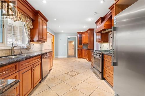 4646 Sideroad 20 N, Puslinch, ON - Indoor Photo Showing Kitchen With Double Sink