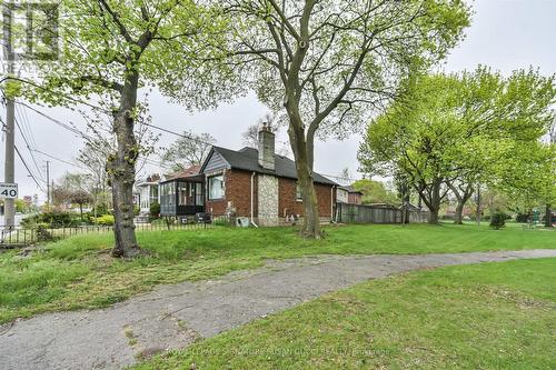 Next to Four Oaks Gate Park- ideal for kids/pets - 388 O'Connor Drive, Toronto, ON - Outdoor