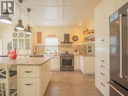 10067 Highway 101, Powell River, BC - Indoor Photo Showing Kitchen With Upgraded Kitchen