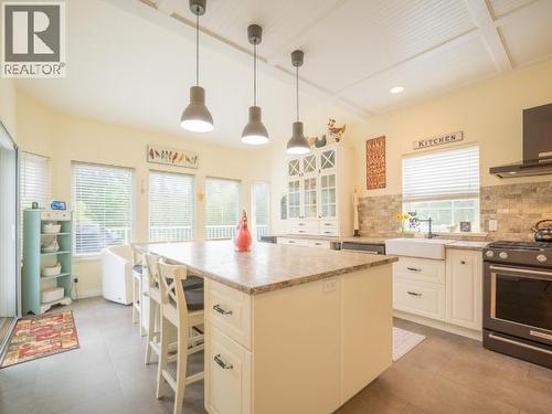 10067 Highway 101, Powell River, BC - Indoor Photo Showing Kitchen With Upgraded Kitchen