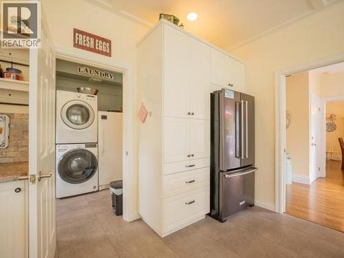 10067 Highway 101, Powell River, BC - Indoor Photo Showing Laundry Room