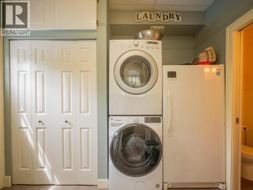 10067 Highway 101, Powell River, BC - Indoor Photo Showing Laundry Room
