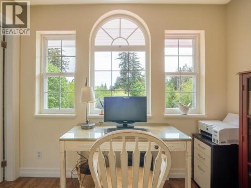10067 Highway 101, Powell River, BC - Indoor Photo Showing Laundry Room