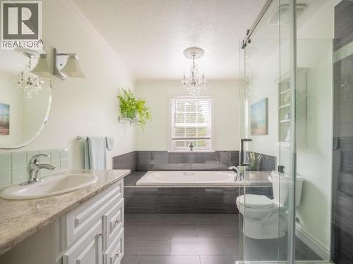10067 Highway 101, Powell River, BC - Indoor Photo Showing Bathroom