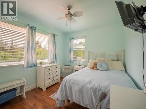 10067 Highway 101, Powell River, BC - Indoor Photo Showing Bedroom