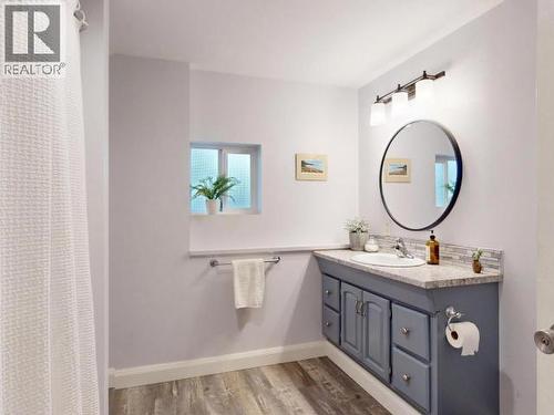 10067 Highway 101, Powell River, BC - Indoor Photo Showing Bathroom
