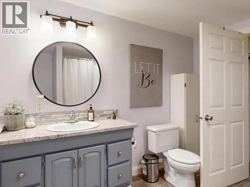 10067 Highway 101, Powell River, BC - Indoor Photo Showing Bathroom