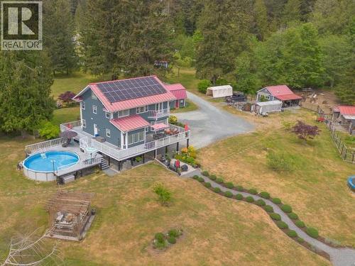 10067 Highway 101, Powell River, BC - Outdoor With Above Ground Pool