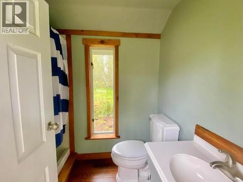 10067 Highway 101, Powell River, BC - Indoor Photo Showing Bathroom