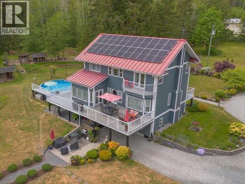 10067 Highway 101, Powell River, BC - Outdoor