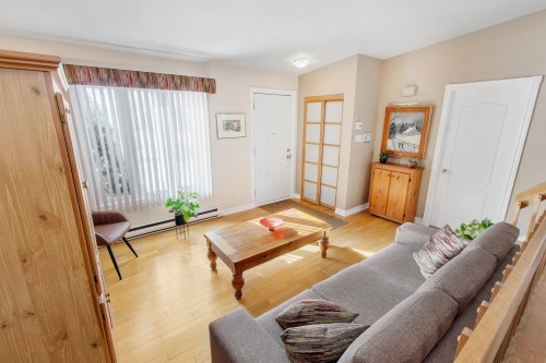 Salon - 425 Rue Perras, Laval (Auteuil), QC - Indoor Photo Showing Living Room