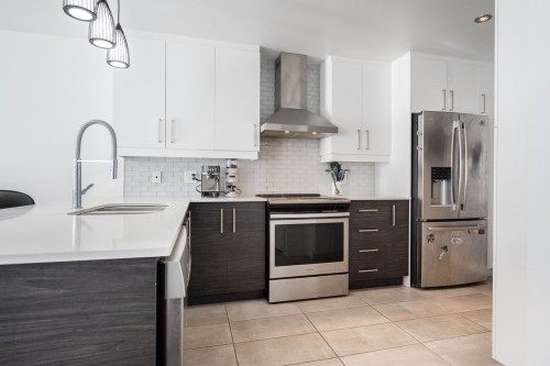 Cuisine - 204-83 Ch. Des Îles-Yale, Saint-Eustache, QC - Indoor Photo Showing Kitchen With Upgraded Kitchen