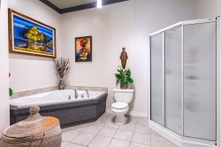 Salle de bains attenante à la CCP - 