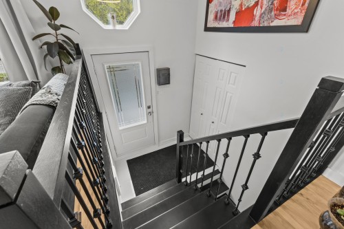 Hall d'entrée/Vestibule - 470 16E Avenue, Pointe-Calumet, QC - Indoor Photo Showing Other Room