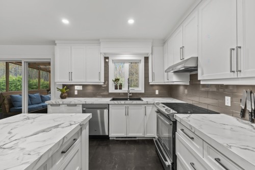 Cuisine - 470 16E Avenue, Pointe-Calumet, QC - Indoor Photo Showing Kitchen With Upgraded Kitchen