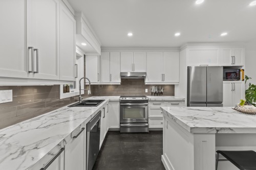 Cuisine - 470 16E Avenue, Pointe-Calumet, QC - Indoor Photo Showing Kitchen With Double Sink With Upgraded Kitchen