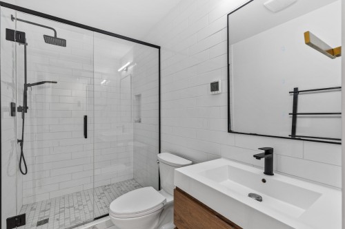 Bathroom - 202-5415 Rue Drolet, Montréal (Le Plateau-Mont-Royal), QC - Indoor Photo Showing Bathroom