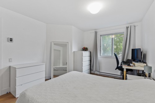 Master Bedroom - 202-5415 Rue Drolet, Montréal (Le Plateau-Mont-Royal), QC - Indoor Photo Showing Bedroom