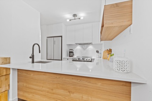 Kitchen - 202-5415 Rue Drolet, Montréal (Le Plateau-Mont-Royal), QC - Indoor Photo Showing Kitchen With Upgraded Kitchen