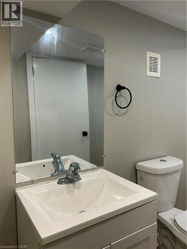 133 Park Row N Unit# 4, Hamilton, ON - Indoor Photo Showing Bathroom