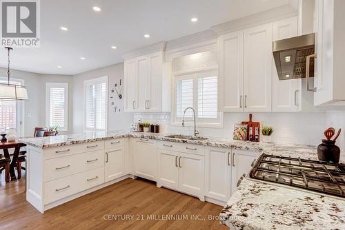 15 Bimmer Place, Brampton, ON - Indoor Photo Showing Kitchen With Upgraded Kitchen