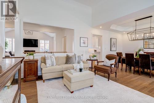 15 Bimmer Place, Brampton, ON - Indoor Photo Showing Living Room