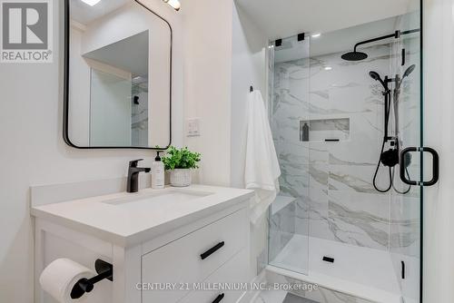 15 Bimmer Place, Brampton, ON - Indoor Photo Showing Bathroom
