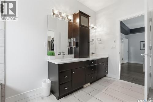 102 Teal Crescent, Saskatoon, SK - Indoor Photo Showing Bathroom