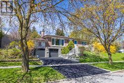 30 BENDALE BOULEVARD W Toronto, ON M1J 2B3