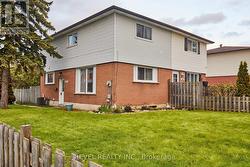 689 GIBB STREET Oshawa, ON L1J 1Z8