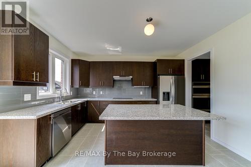 174 Mapleside Drive, Wasaga Beach, ON - Indoor Photo Showing Kitchen With Stainless Steel Kitchen With Double Sink