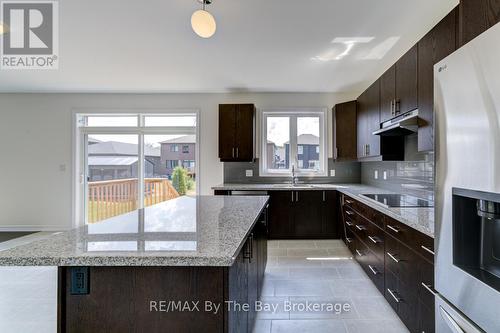 174 Mapleside Drive, Wasaga Beach, ON - Indoor Photo Showing Kitchen With Upgraded Kitchen