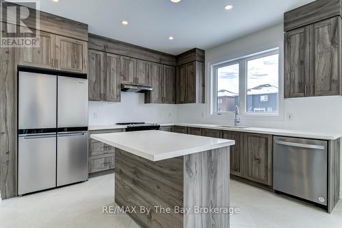 182 Mapleside Drive, Wasaga Beach, ON - Indoor Photo Showing Kitchen With Stainless Steel Kitchen