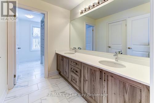 Shared Bathroom - 182 Mapleside Drive, Wasaga Beach, ON - Indoor Photo Showing Bathroom
