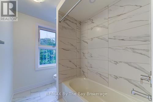 Shared Bathroom - 182 Mapleside Drive, Wasaga Beach, ON - Indoor Photo Showing Bathroom
