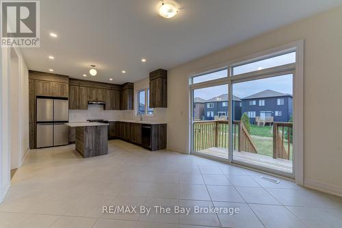 182 Mapleside Drive, Wasaga Beach, ON - Indoor Photo Showing Kitchen